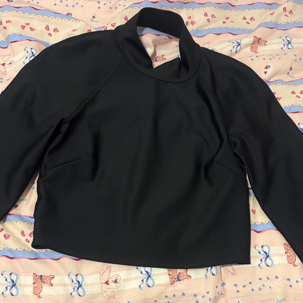 ALO Yoga Black Long Sleeve Top (never worn)